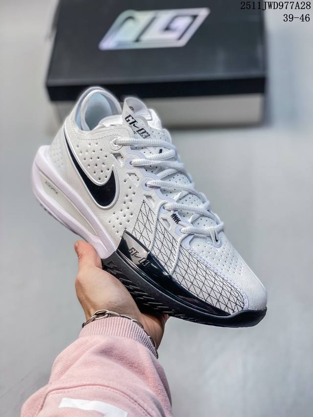 Company-grade Nike GT Cut 3 Ep basketball shoes. The upper is made of lightweig