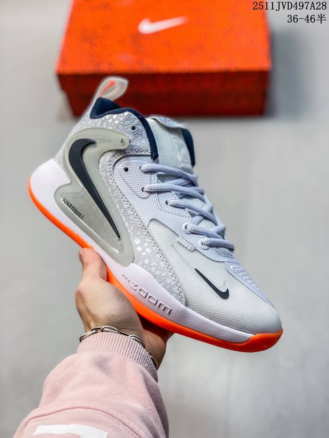 Nike original last design, featuring a composite space cotton fabric and Flywir