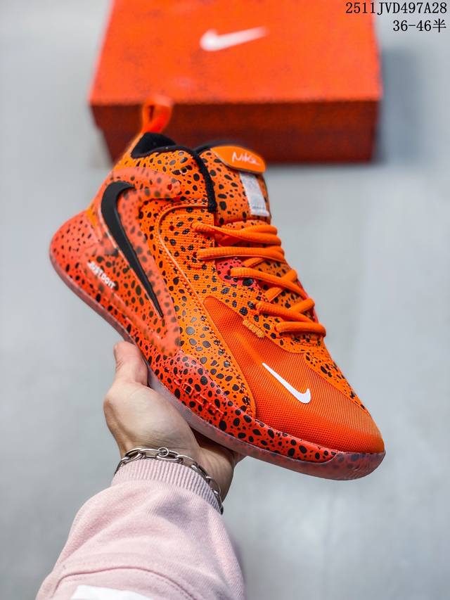 Nike original last design, featuring a composite space cotton fabric and Flywir