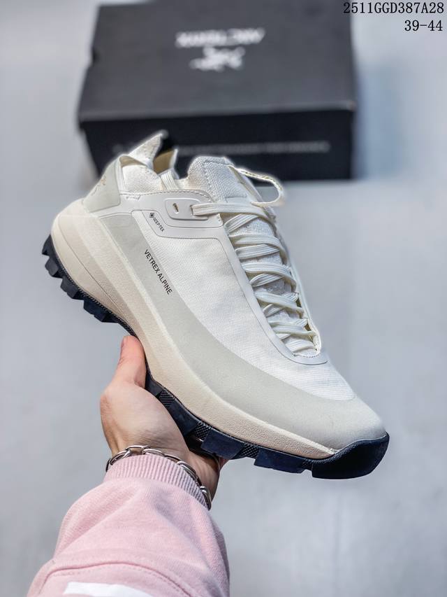 Arc' Teryx Vertex Alpine GTX Low-Top Hiking Boots Arc' Teryx, a Canadian outdoor