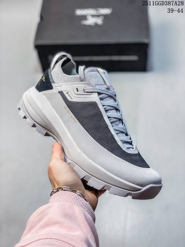 Arc' Teryx Vertex Alpine GTX Low-Top Hiking Boots Arc' Teryx, a Canadian outdoor