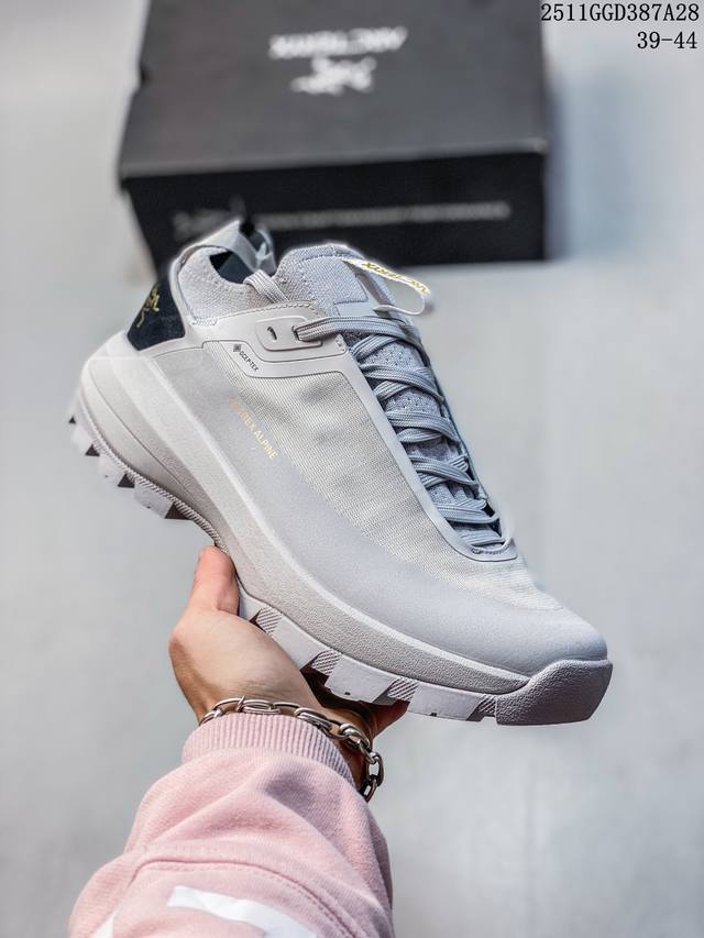 Arc' Teryx Vertex Alpine GTX Low-Top Hiking Boots Arc' Teryx, a Canadian outdoor