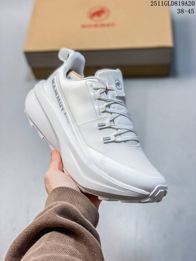 Mammut Outdoor Performance Training Hiking Boots feature a professionally design