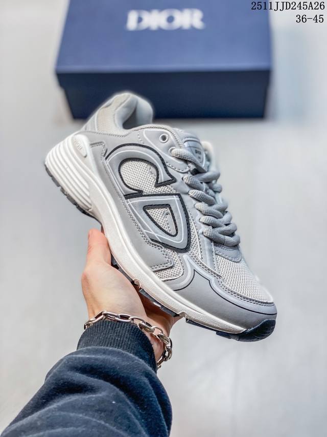 Dior 22Ss B30 sneakers, crafted with modern lines and technical fabrics for a dy