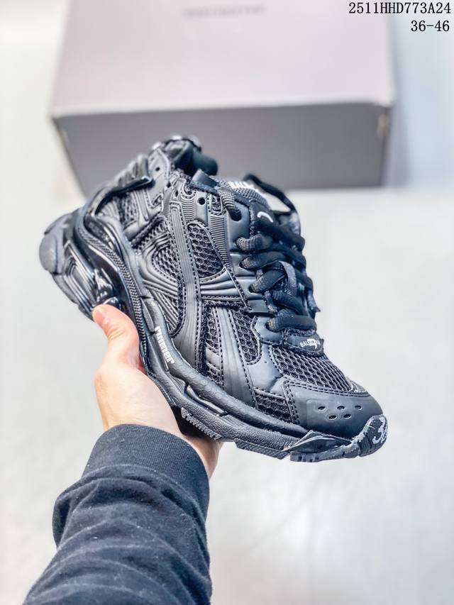 Company-grade original, consistent accessories, dust bag and included shoelaces