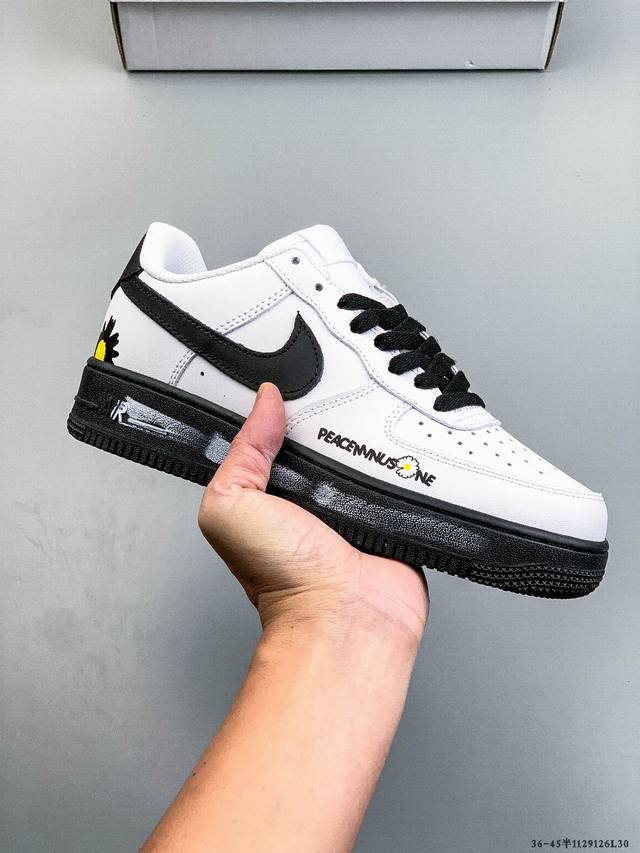 Original last data paper template, featuring a high-quality, durable leather up