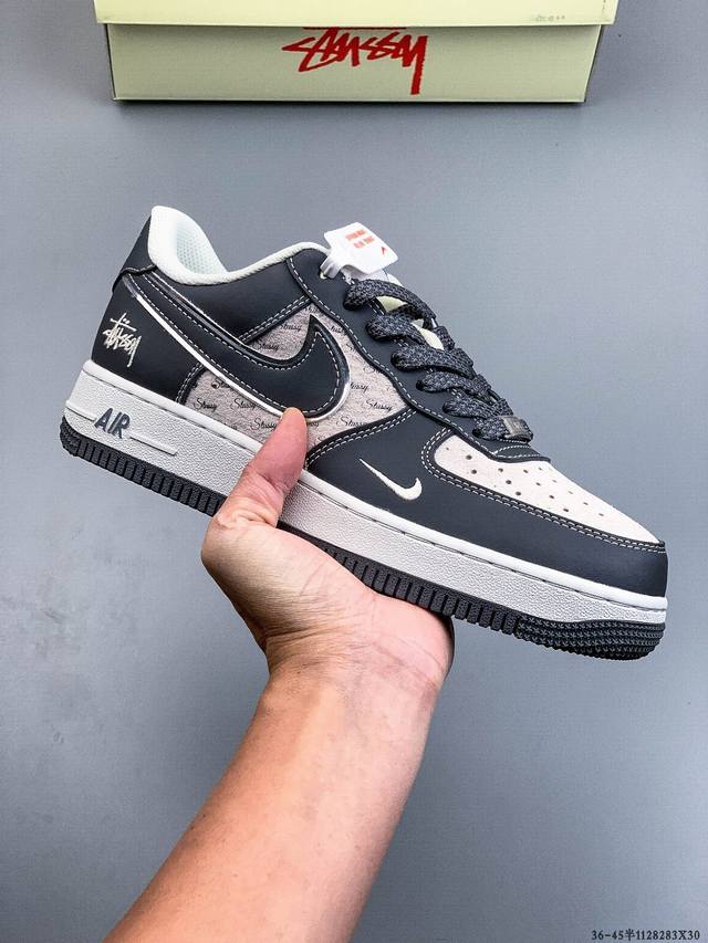 Original last data paper version, made with a hard, high-quality leather upper,