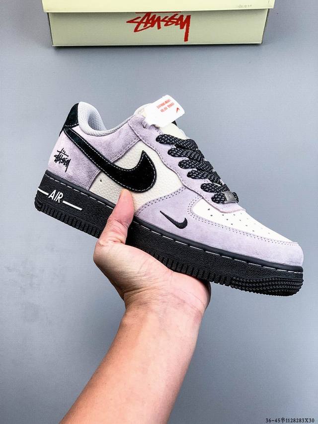 Original last data paper version, made with a hard, high-quality leather upper,