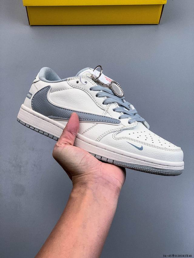 Nike Air Jordan 1 Low AJ1, a trendy and casual sneaker. Perfectly tailored AJ1