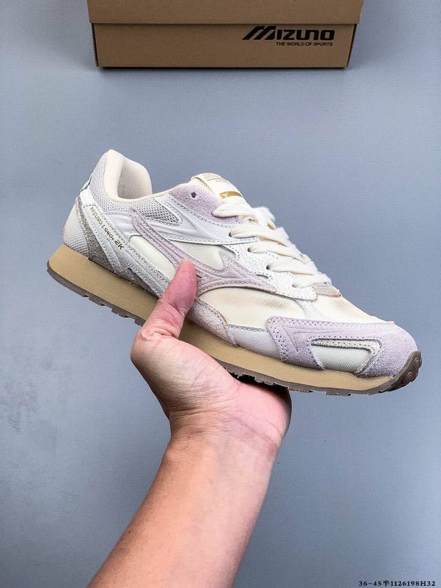 Mizuno LG 60S 2K Comfortable and Versatile Distressed Design German Training Thi