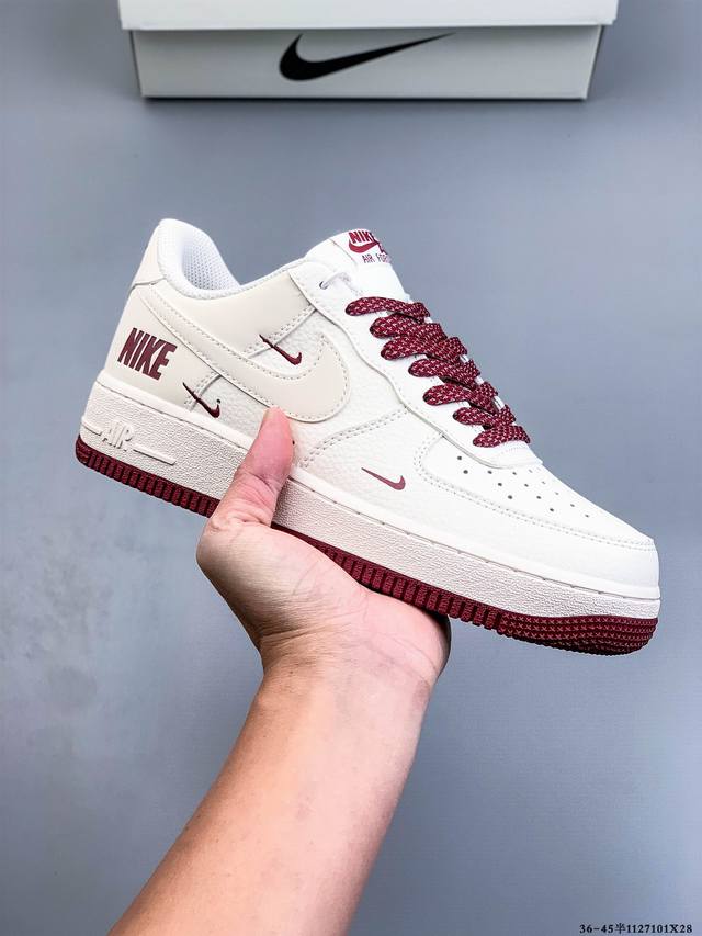 Original last data paper version, made with a hard, high-quality leather upper,