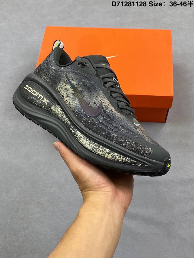 Nike Revolution 8 Breathable Low-Top Running Shoes Combining a swift look with