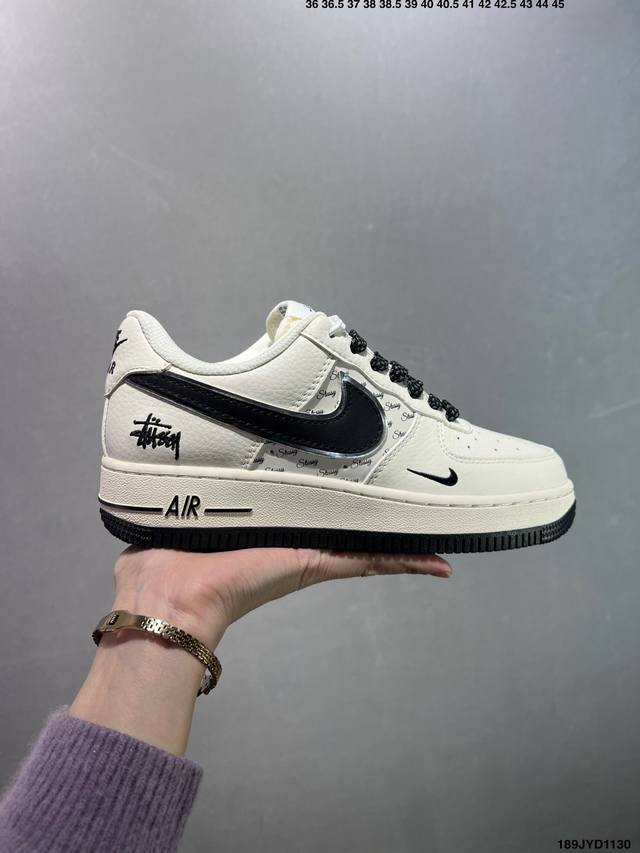 Company-grade Nike Air Force 1 '07 Low collaboration Air Force 1 low-top sneake