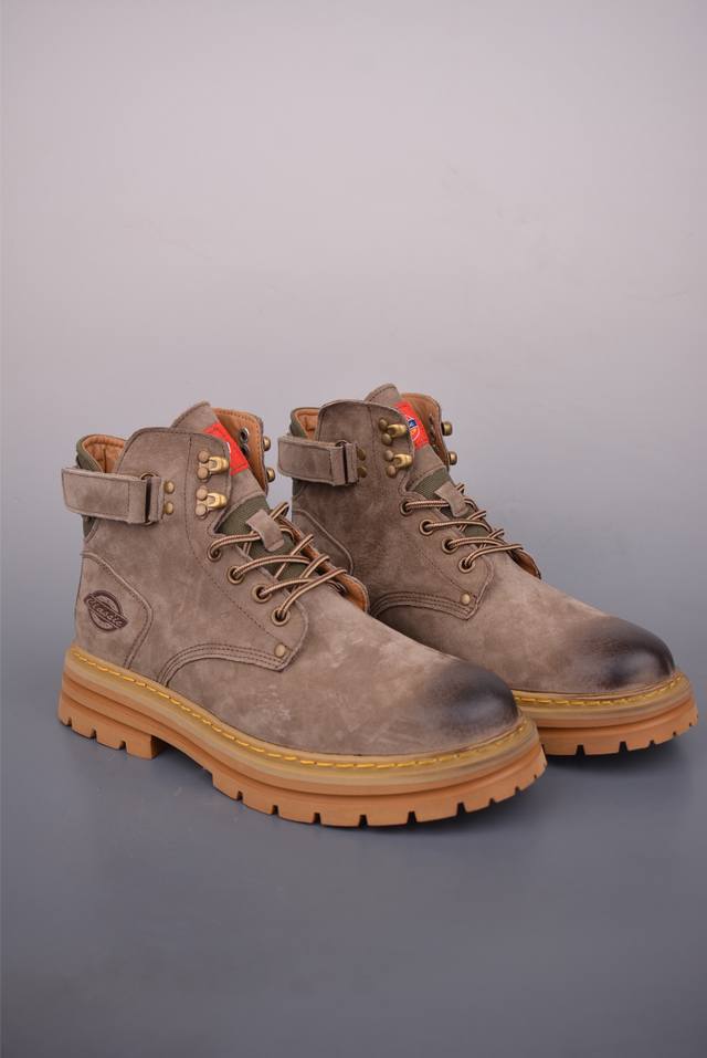 Cat Fashion, the brand behind classic and versatile outdoor casual yellow boots.