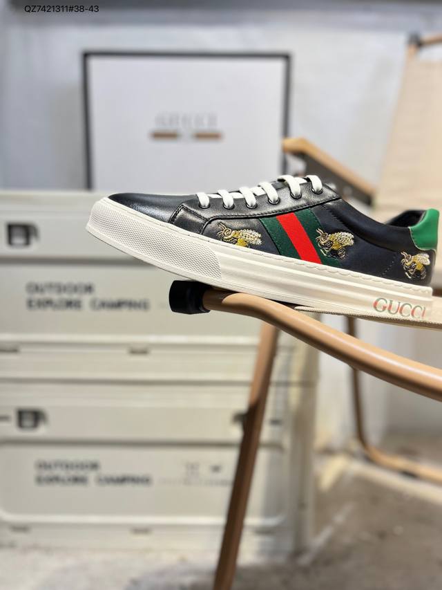 Gucci leather round toe lace-up platform low-top sneakers, stylish color-blocked