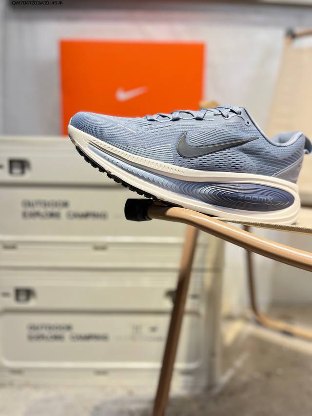 Nk Air Zoom Vomero 18 Lightweight and Comfortable Road Running Shoes. Soft and e