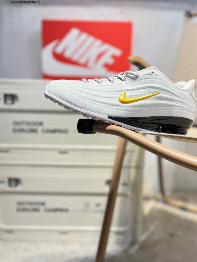 The Nike Shox Z Wmns Thin-Soled Shox continues the classic technological runnin