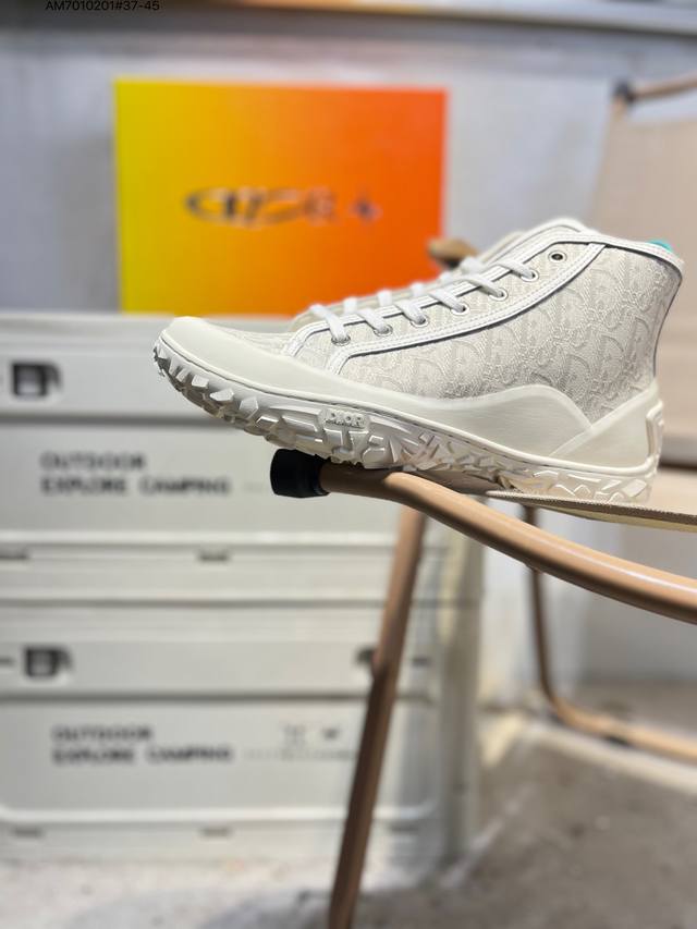 Dior upgraded boutique full set of accessories, using imported machine precision