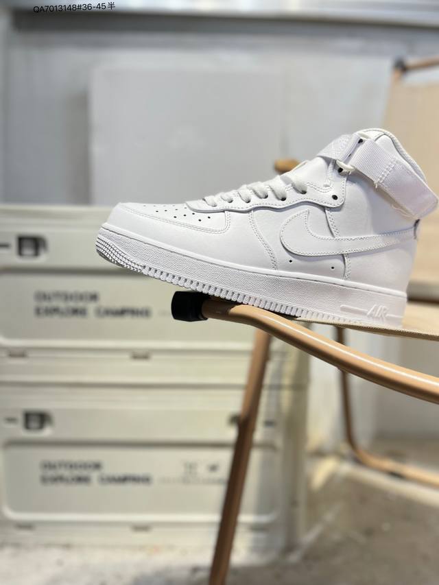 Nike Air Force 1 '07 High-Top Versatile Casual Sneakers. Soft, highly elastic c