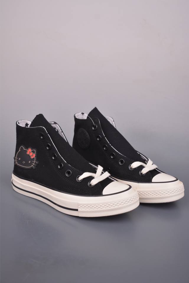Converse X Hello Kitty Collaboration This classic 1970s shoe features a red and
