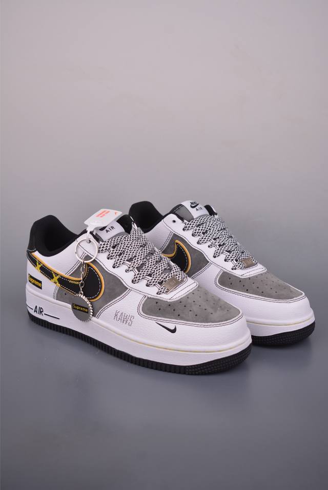 Air Force 1 Low Supreme Collaboration Authentic Air Force 1 silhouette made wit