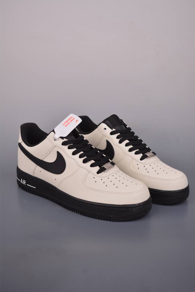 Air Force 1 Low Beige/Black Authentic Air Force 1 design, made with original la