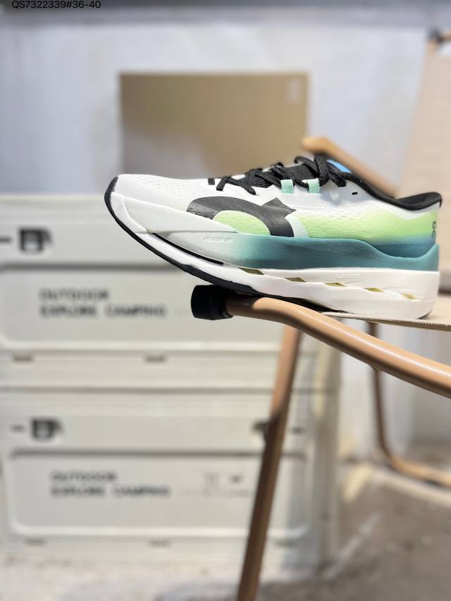 On Cloudtilt Moon Lightweight Sports and Casual Shoes Very comfortable on the fe