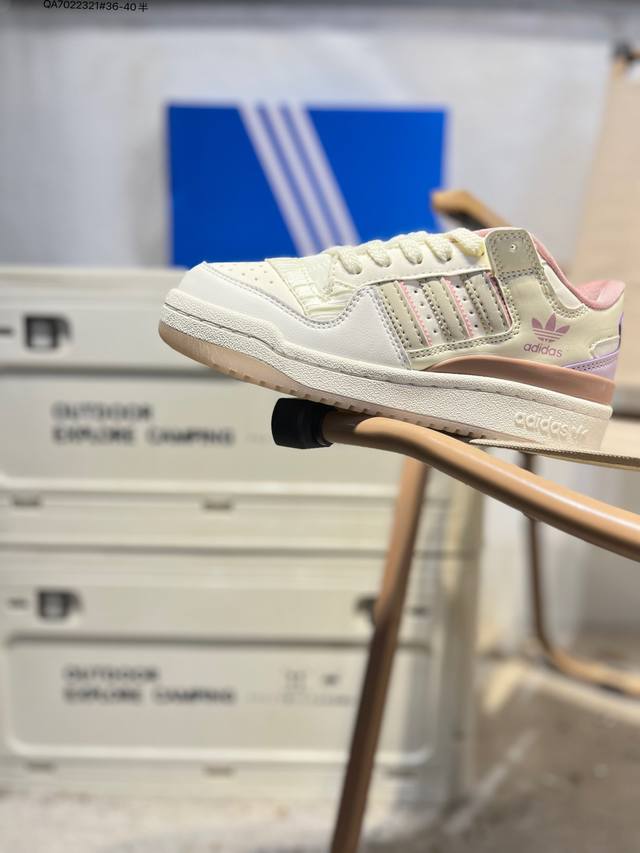 Adidas Forum 84 Low Shoes from the Rome series. These classic Forum sneakers fea