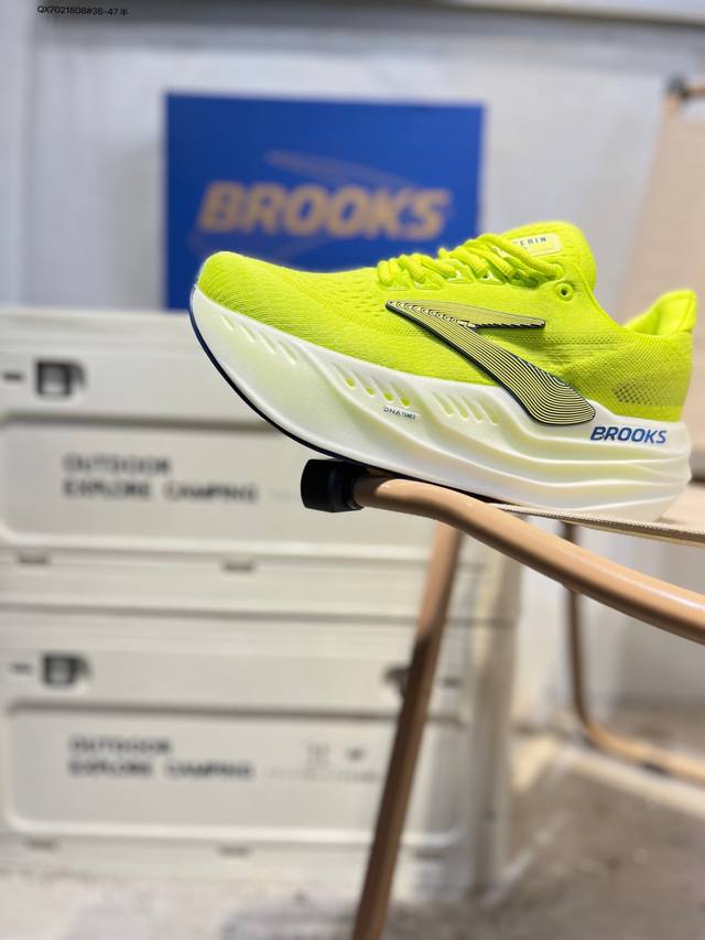 Developed from the original last# Utilizes seamless printing technology and brea