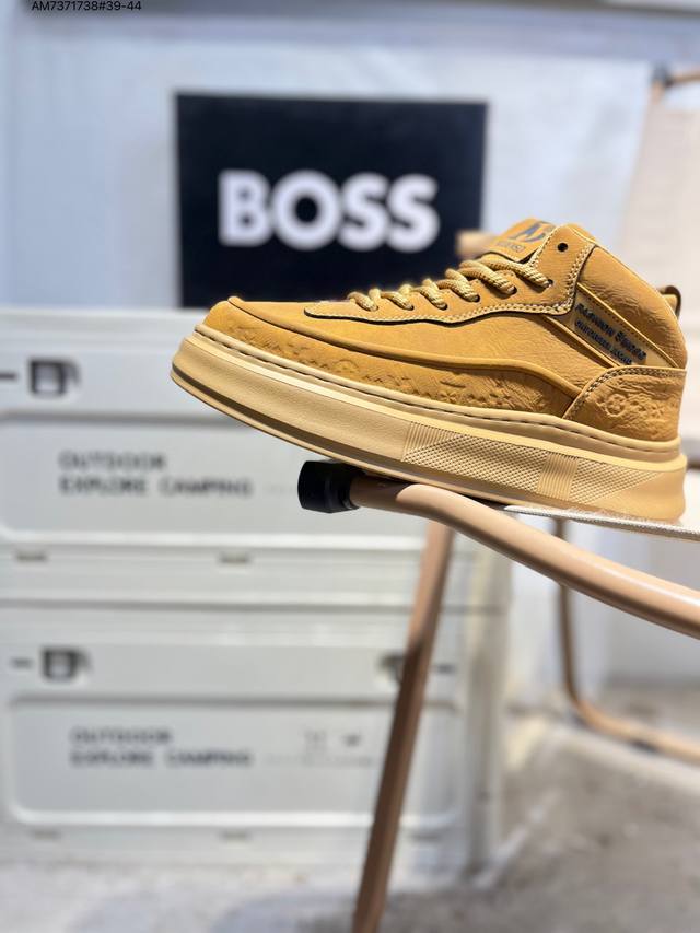 Boss Hugo Boss stamped version, new German high-end brand, same as the new model
