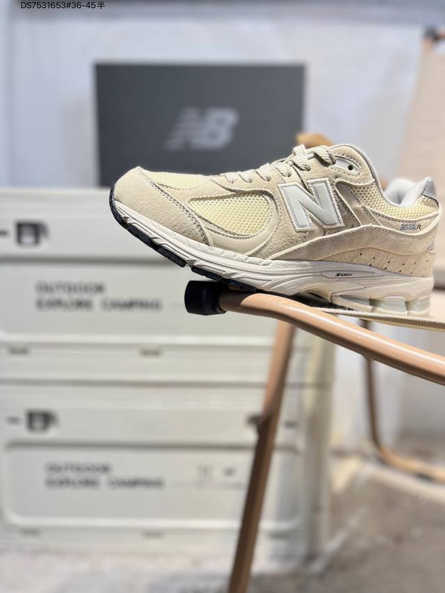 Factory Clearance Sale: New Balance 2002R Retro Item. The New Balance 2002R fea