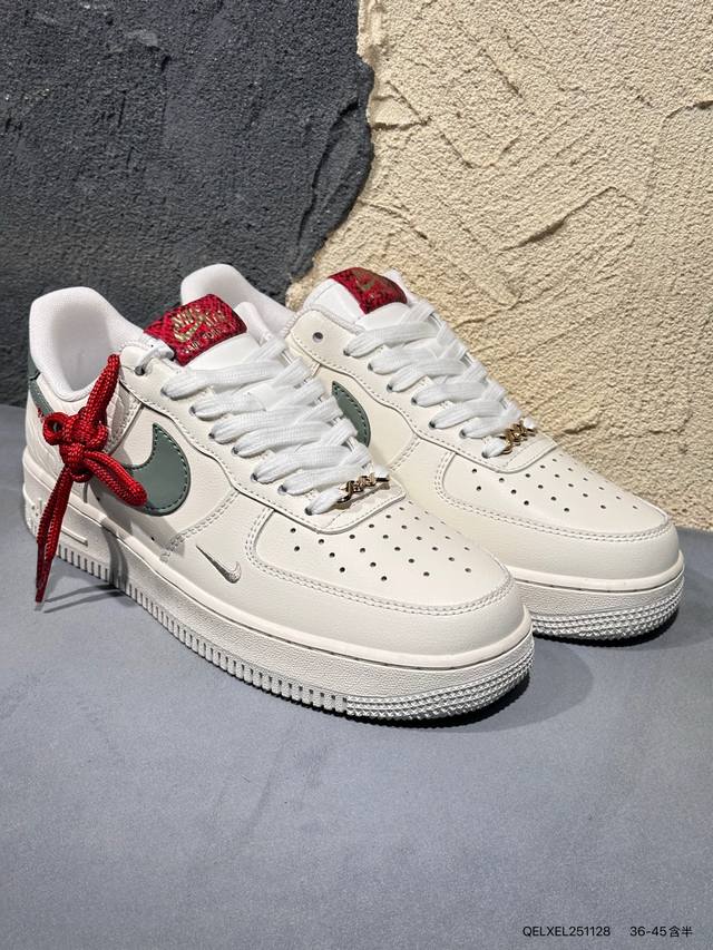 Nike Air Force 1 '07, a versatile casual athletic shoe. Its soft, responsive cu