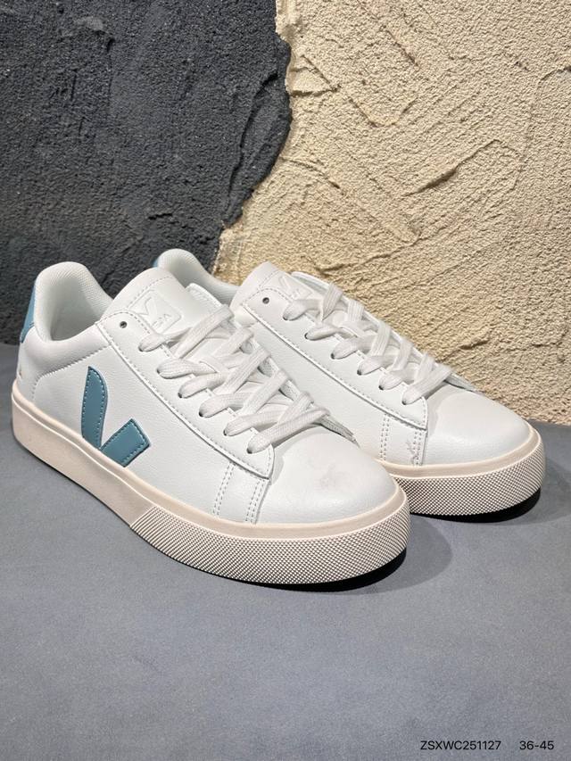 New Arrival Real Shots Frequently Featured in Street Style Photos: Veja Esplar M