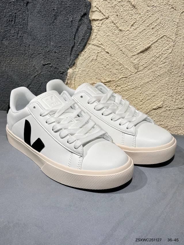 New Arrival Real Shots Frequently Featured in Street Style Photos: Veja Esplar M