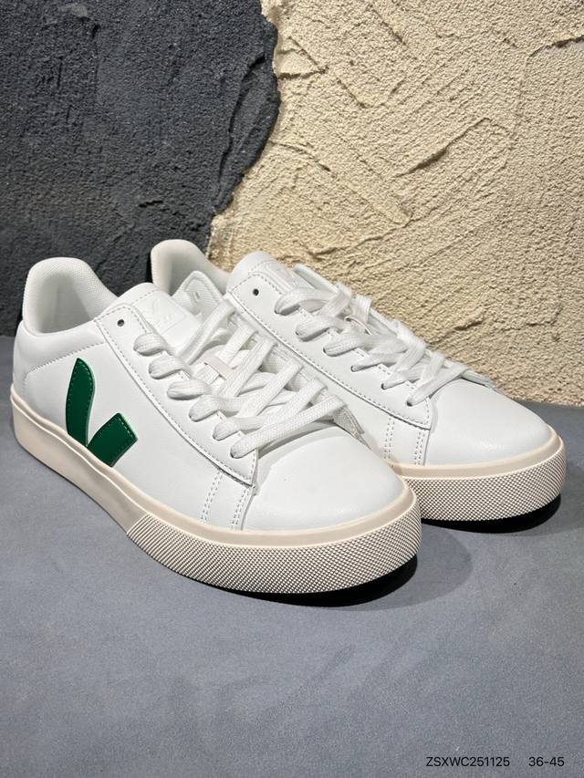 New Arrival Real Shots Frequently Featured in Street Style Photos: Veja Esplar M