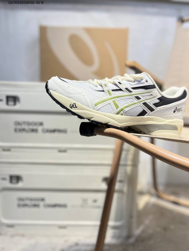 Asics Gel-1090, a classic Asics running shoe, is currently riding the wave of fu