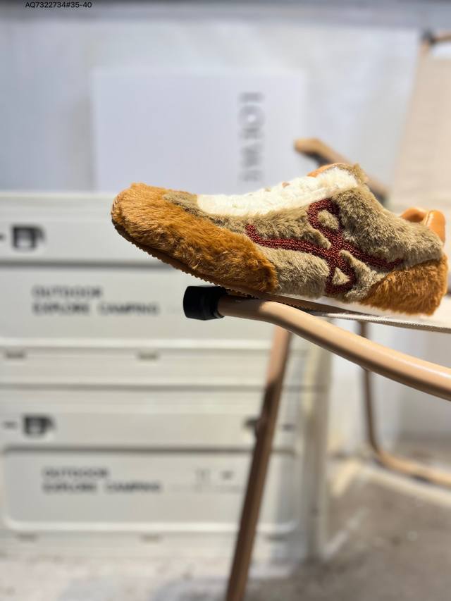 Loewe Ballet Runner 2.0 Sneakers, a century-old Spanish luxury leather goods bra