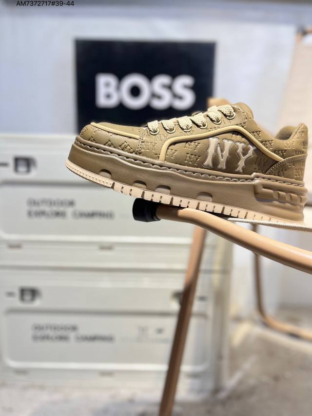 Boss Hugo Boss stamped version, new German high-end brand, same as the new model