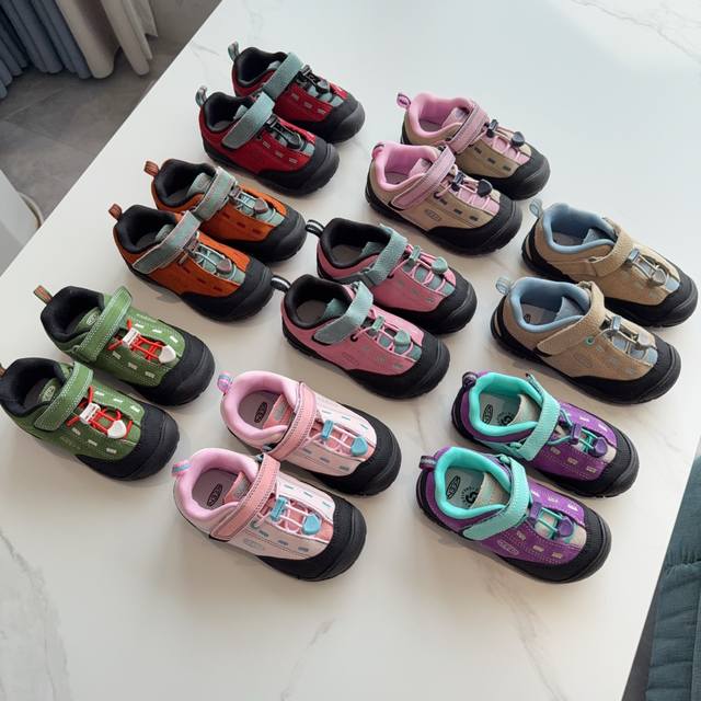 Een We really put our heart into it! The entire upper is made of genuine suede l