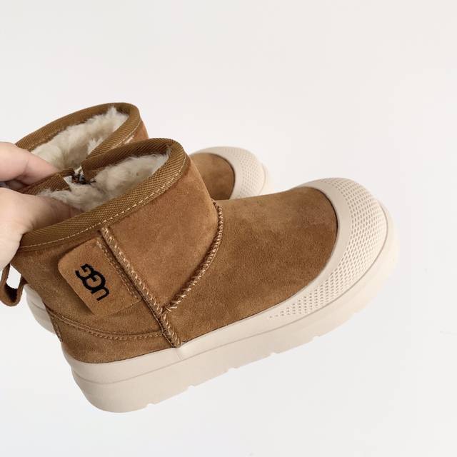 Ugg Kids Mid-Cut Anti-Skiing Boots Classic Ugg Celebrity Style Mid-cut design, w