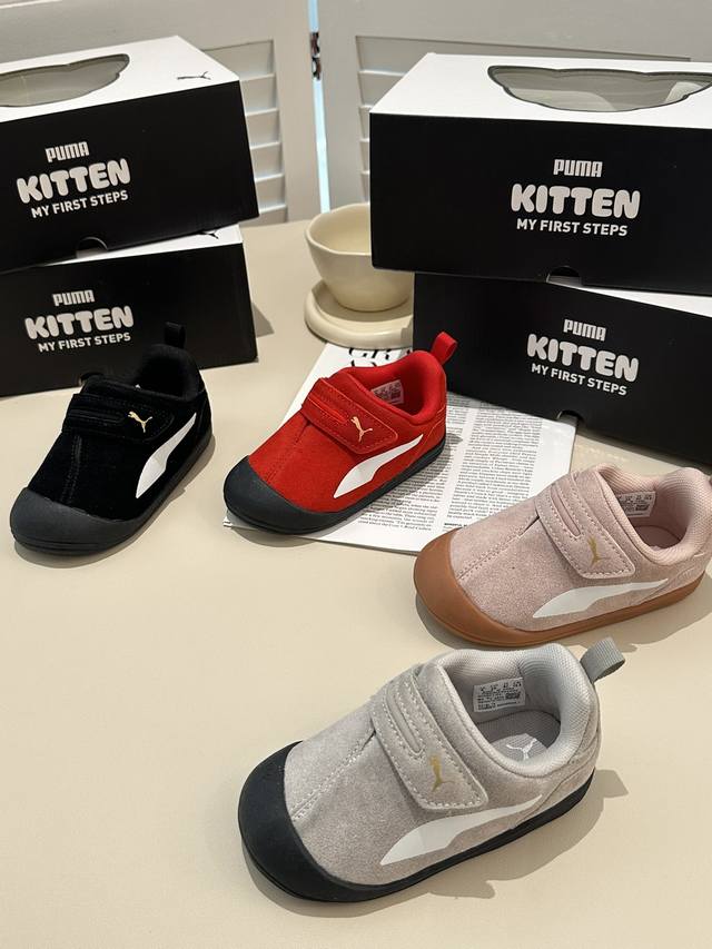 Let me see! Who doesn't own a pair of Puma baby walking shoes? They exude sophi
