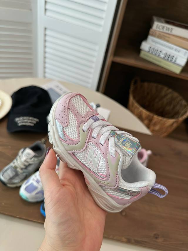 The toe, forefoot, arch, and heel are all designed with different densities and