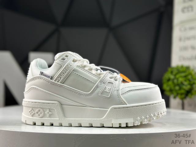 Louis Vuitton Trainer Maxi Low Leather Sneakers for Men and Women, made in Guan