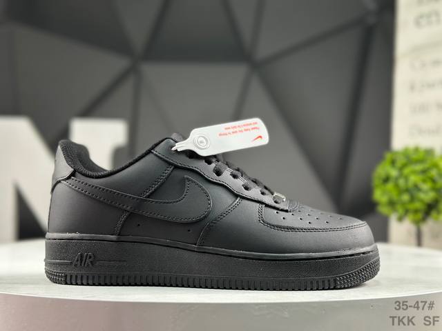 Nike Air Force 1 '07 Low. A versatile, low-top, platform casual athletic shoe w