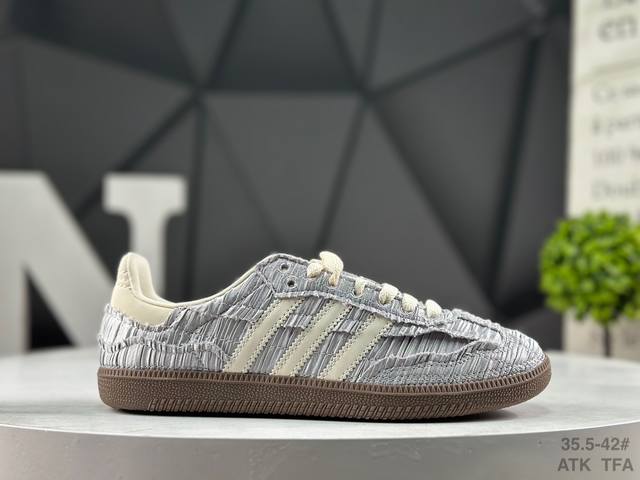 Adidas Samba Og Samba sneakers with 3D Samba gold-stamped logo, distinguishing t
