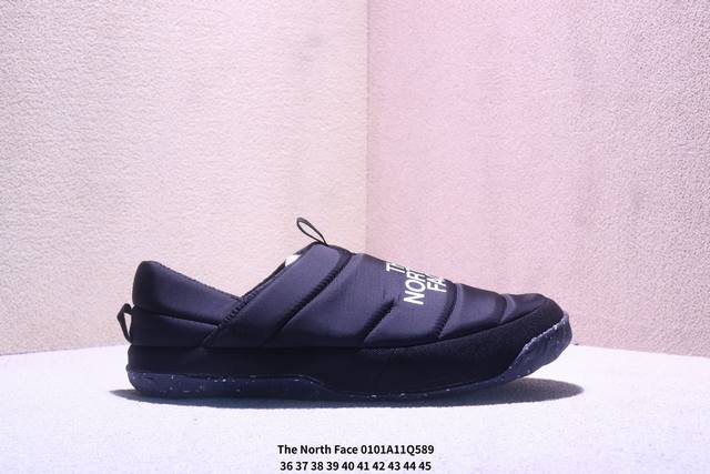 The North Face Nse Low is a stylish and super comfortable slip-on snow boot fea