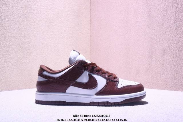 Nike SB Dunk Low SB series retro casual sports skateboarding shoes. Featuring s