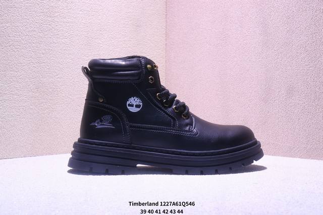 Timberland high-top casual shoes, sold simultaneously at official stores and on