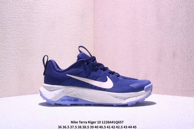 Nike men's and women's shoes, true label, half-size system. Features a seamless