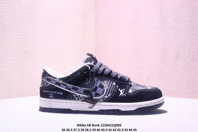 Nike SB Dunk Low SB series retro casual sports skateboarding shoes. Featuring s